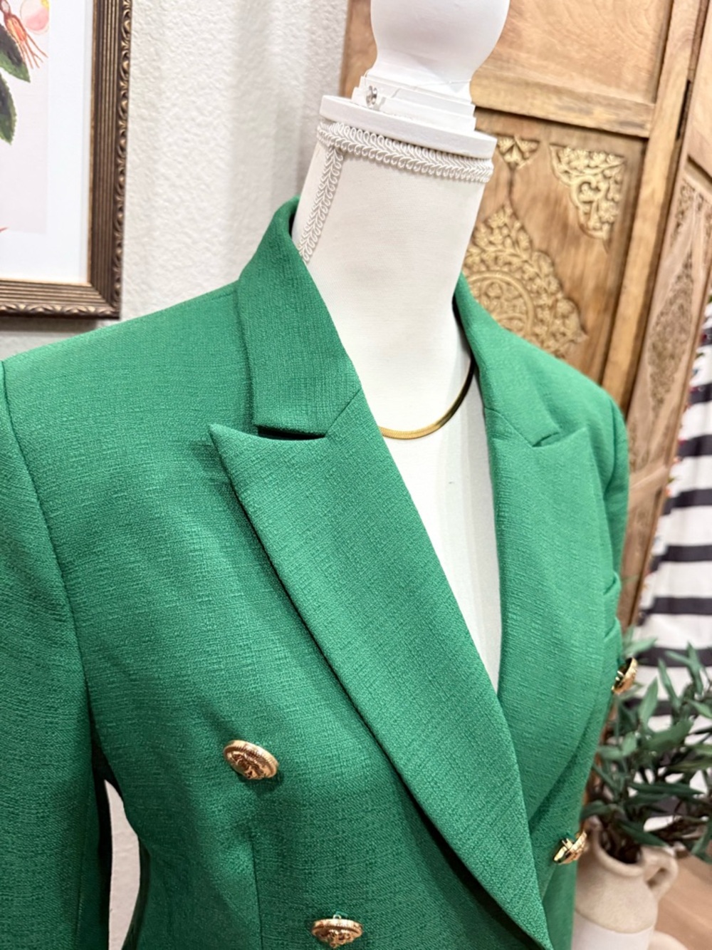 Kelly Green Blazer

Approximate measurements: flat
18” PTP
26” Length